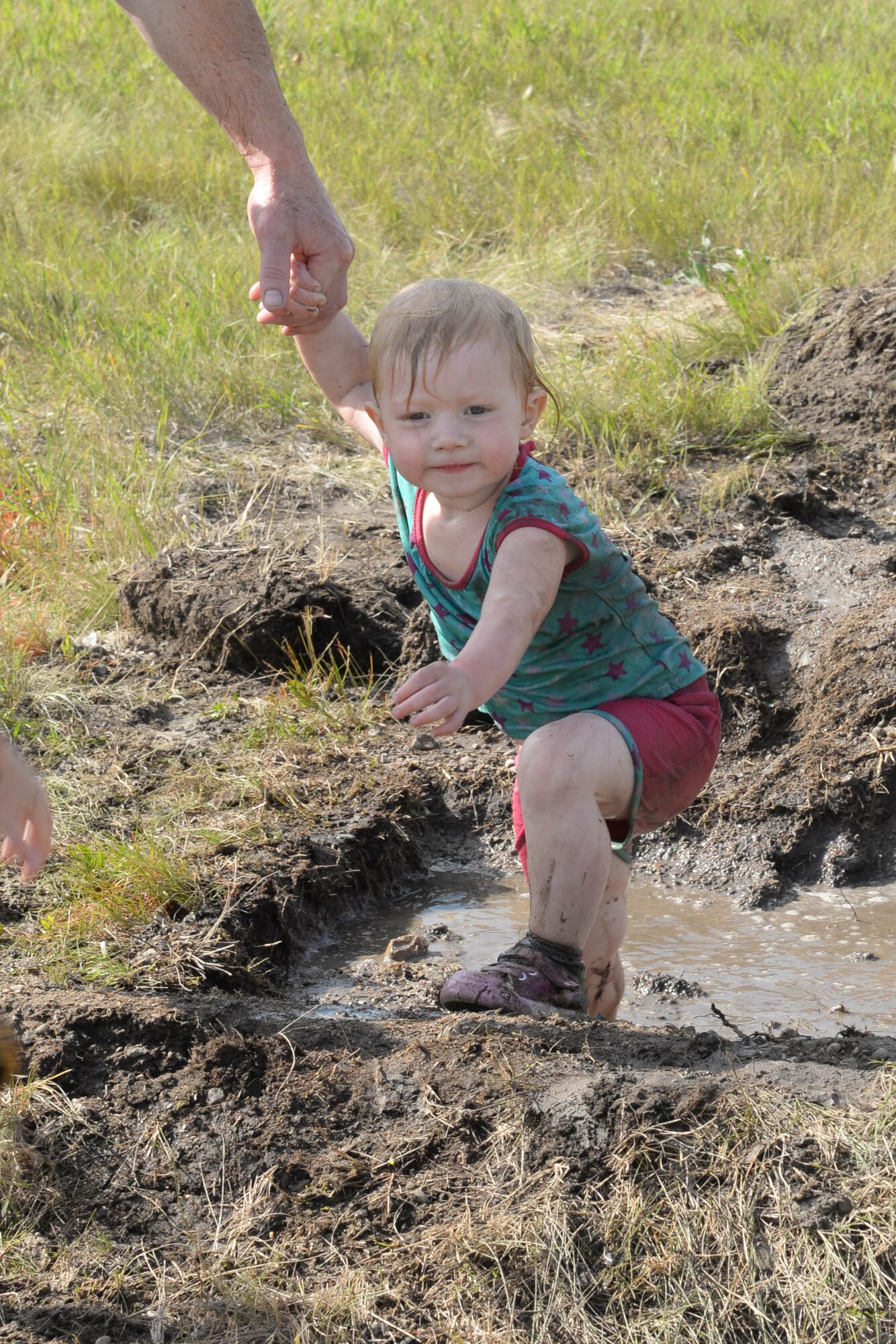 The 5th Force Support Squadron hosted the 2016 Mini Mudder at Minot Air Force Base, N.D., July 15, 2016. The race consisted of different obstacles that challenged Airmen and their families to crawl, climb, run and slide through mud and water. Approximately 900 Airmen and their families attend the event, which lasted 2 hours. (U.S. Air Force photo/Airman 1st Class Jessica Weissman) 