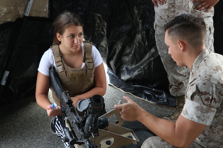 Elena Figueroa, sister of Staff Sgt. Jaime Adams, an artilleryman with Battery S, 5th Battalion, 11th Marine Regiment, handles the M240B medium machine gun at a Jane Wayne Day event on Camp Pendleton, Calif., July 16, 2016. The Jane Wayne Day event gives Marines and their families a chance to bond while becoming familiar with what the Marines experience through hands-on events and live fire exercises. (U.S. Marine Corps photo by Lance Cpl. Shellie Hall)