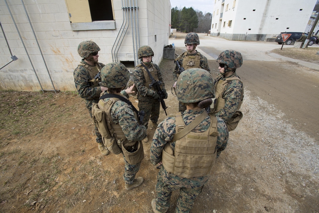 22nd MEU Female Engagement Team Learns Urban Operations