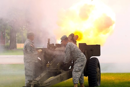 Soldiers assigned to the Alpha Battery, 2nd Battalion, 123rd Field Artillery Regiment fire a 17-gun salute during a First Army change of command ceremony where Lt. Gen. Michael Tucker's relinquished command to Lt. Gen. Stephen Twitty, July 15, 2016.
(Photo by Sgt. First Class Anthony Taylor)