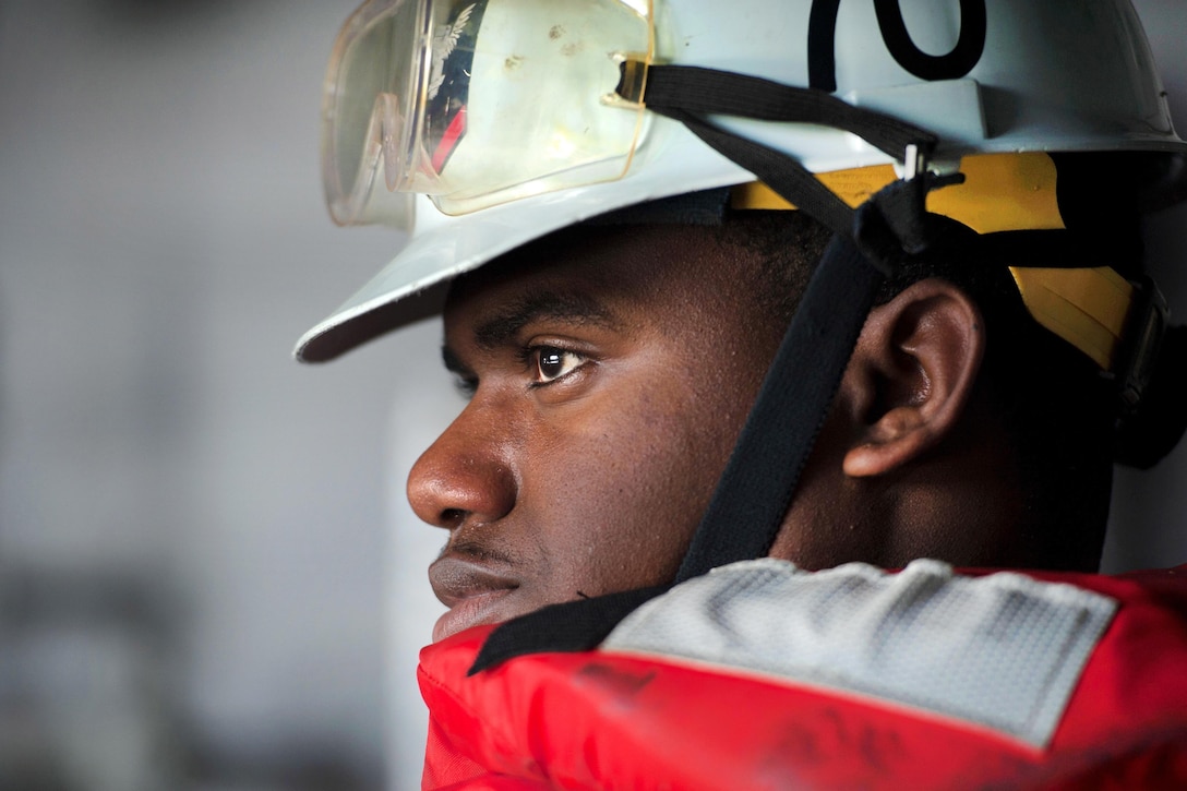 Navy Petty Officer 3rd Class Johnathan Vukelic prepares to rig equipment to conduct a replenishment onboard the aircraft carrier USS Carl Vinson in the Pacific Ocean, July 20, 2016. Vukelic is a boatswain’s mate. Navy photo by Petty Officer 1st Class Travis S. Alston