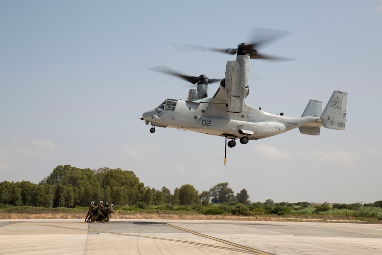 Landing support specialists with Combat Logistics Battalion 2, Special Purpose Marine Air-Ground Task Force-Crisis Response-Africa, prepare to conduct an external sling load lift during a helicopter support team exercise aboard Naval Station Rota, Spain, July 6, 2016. The HST training was conducted to increase proficiencies in logistics tasks and to enhance the ability to execute potential contingency missions. (U.S. Marine Corps photo by Staff Sgt. Tia Nagle/Released)