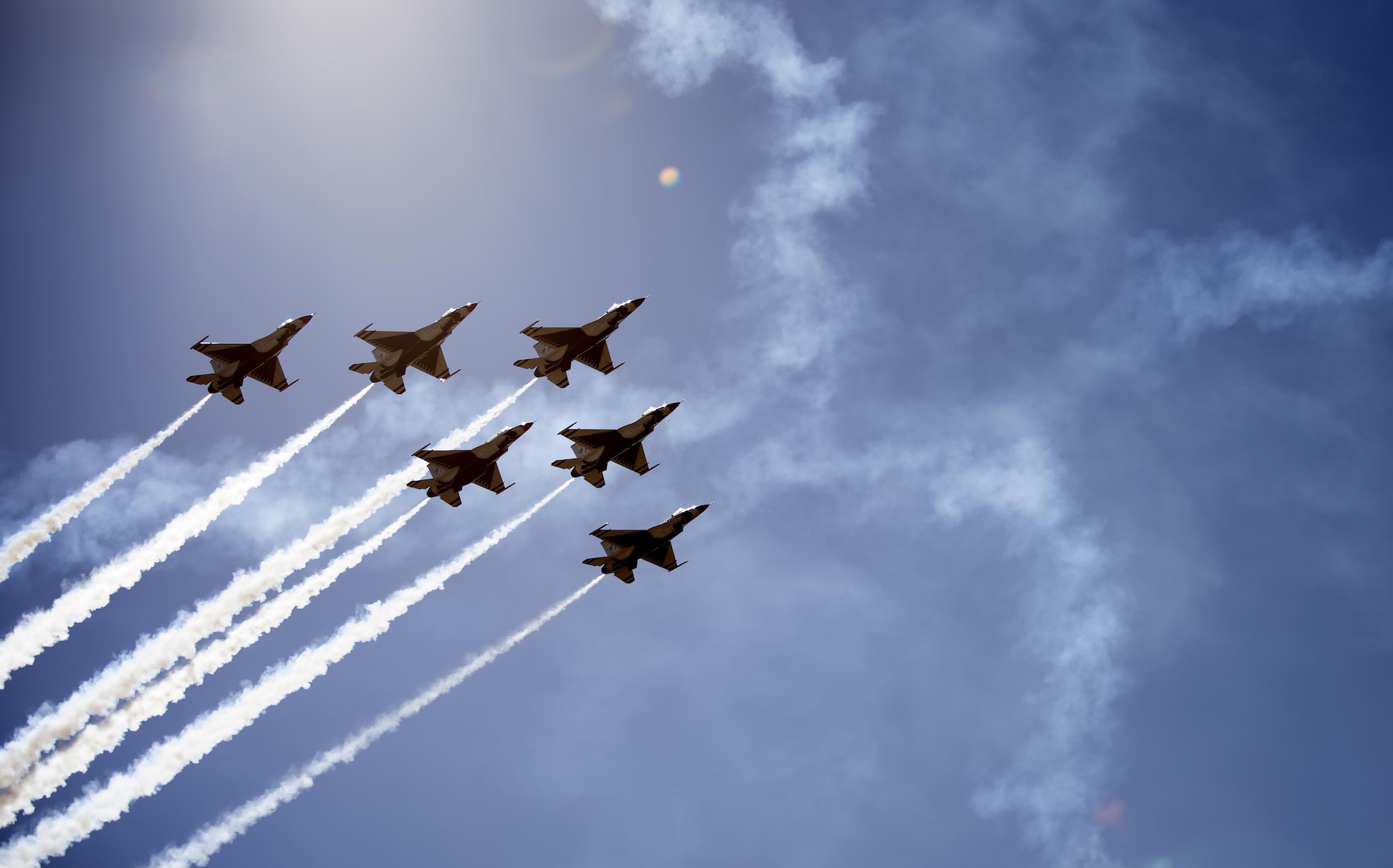 The U.S. Air Force Thunderbirds fly in a delta formation during their 62nd Cheyenne Frontier Days air show July 27, 2016, in Cheyenne, Wyo. The Thunderbirds made their off‐base flying debut in Cheyenne during CFD in 1953. (U.S. Air Force photo by Senior Airman Brandon Valle)