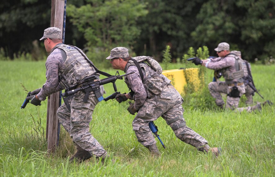U.S. Air Force Staff Sgts. Drew Parent, left, and Casey Juvinall, both security forces specialists with the 182nd Security Forces Squadron, Illinois Air National Guard, advance against enemy targets while the other half of their fireteam provides cover fire during Shoot, Move, Communicate training in Peoria, Ill., July 20, 2016. The training was designed improve battlefield proficiency by practicing fireteam communication while engaging simulated combatants. (U.S. Air National Guard photo by Staff Sgt. Lealan Buehrer)
