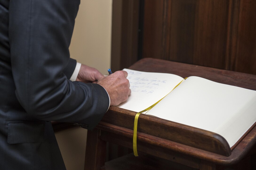 Defense Secretary Ash Carter signs the guest book at the XVIII Airborne Corps headquarters during a visit to Fort Bragg, N.C., July 27, 2016. DoD photo by Air Force Tech. Sgt. Brigitte N. Brantley