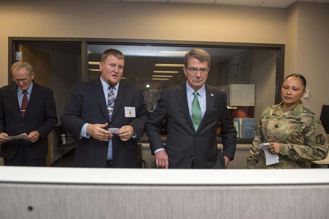 Defense Secretary Ash Carter visits the Chicago Military Entrance Processing Station in Chicago, July 28, 2016. DoD photo by Air Force Tech. Sgt. Brigitte N. Brantley