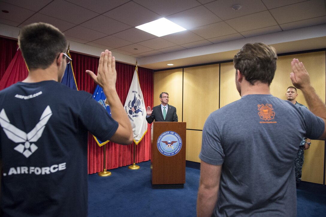 Defense Secretary Ash Carter performs an oath of enlistment ceremony during a visit to the Chicago Military Entrance Processing Station in Chicago, July 28, 2016. DoD photo by Air Force Tech. Sgt. Brigitte N. Brantley