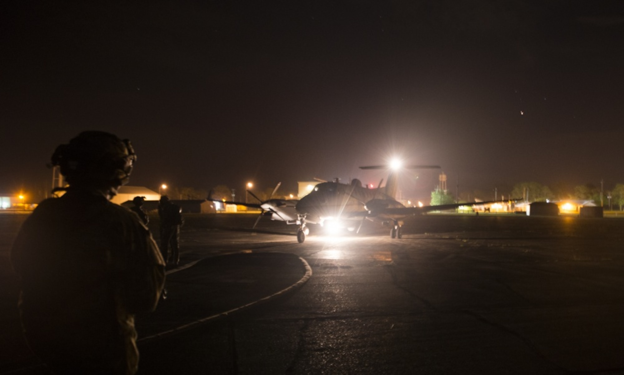 U.S. Air Force MC-130J Commado II aircrew assigned to the 27th Special
Operations Wing, Cannon Air Force Base, N.M., perform forward area refueling
point operations for an MC-12W Liberty during Exercise Emerald Warrior 16 at
Hurlburt Field, Fla., May 11, 2016. Emerald Warrior is a U.S. Special
Operations Command sponsored mission rehearsal exercise during which joint
special operations forces train to respond to real and emerging worldwide
threats. (U.S. Air Force photo by Tech. Sgt. Gregory Brook) 
