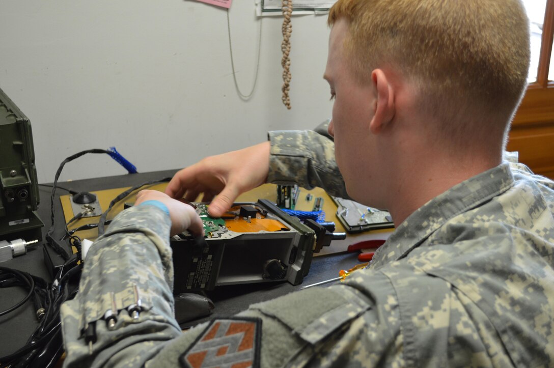 Army Reserve Spc. Daniel J. Jamison, of 818th Support Maintenance Company, Fort
George G. Meade, Md., repairs a Sincgar radio during Platinum Wrench Annual
Exercise at Ft. McCoy, Wis., on July 27, 2016. The hands-on exercise gives Soldiers
training in maintenance procedures. (U.S. Army photo by Spc. Thomas
Watters/Released)