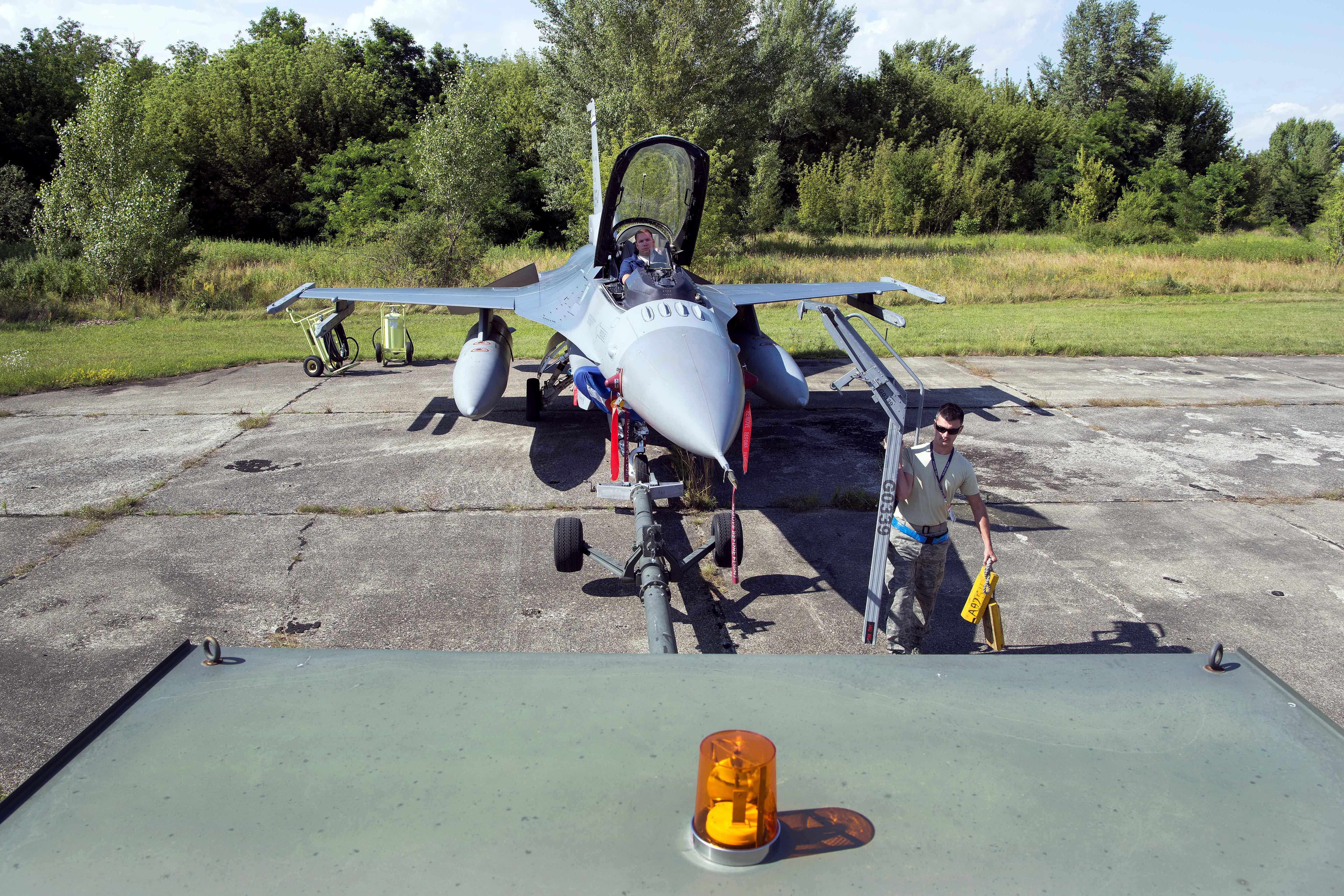 Towing speed of aircraft should not exceed image