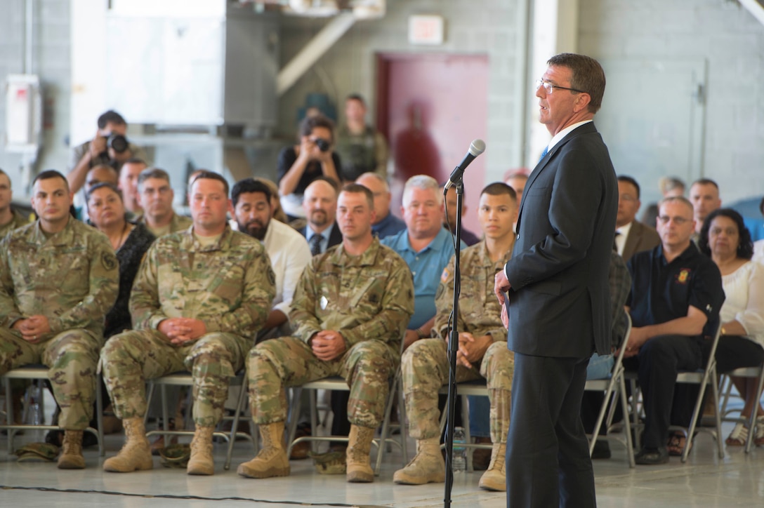 Defense Secretary Ash Carter speaks to troops at Fort Huachuca, Ariz., May 31, 2016. DoD photo by Navy Petty Officer 1st Class Tim D. Godbee