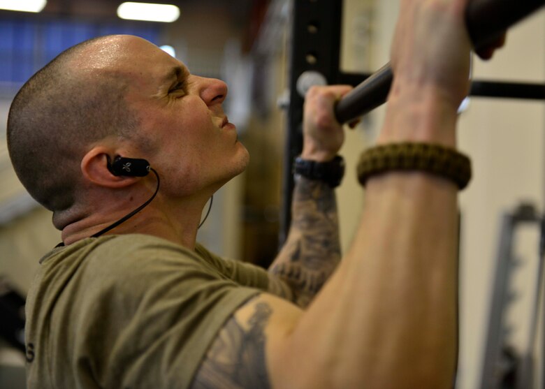 Senior Airman Joshua Cavalancia, 31st Munitions Squadron precision guided munitions crew member, performs pull-ups during the Memorial Day “Murph” challenge, May 30, 2016, at Aviano Air Base, Italy. The challenge included a 1-mile run, followed by 100 pull-ups, 200 push-ups, 300 squats, and another 1-mile run to finish. (U.S. Air Force photo by Airman 1st Class Cary Smith/Released)