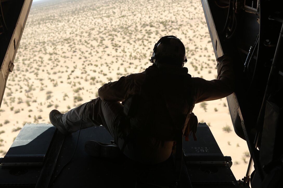 A Marine with Marine Medium Tiltrotor Squadron (VMM) 364 “Purple Foxes” checks the rear of an MV-22B Osprey during section and division confined area landings at Holtville Airfield, Calif., May 20. The training was conducted to familiarize both pilots and crew chiefs with landing in a small area around other aircraft. (U.S. Marine Corps photo by Pfc. Liah Kitchen/Released)