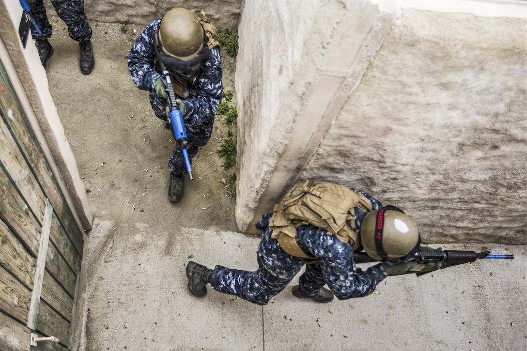 Midshipmen conduct simulated of urban terrain operations at Camp Pendleton, Calif., May 26, 2016, to expose future officers to the capabilities of the Marine Air Ground Task Force. Marine Corps photo by Sgt. Tyler C. Gregory