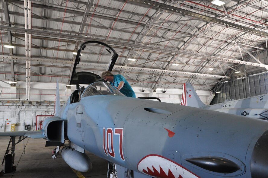 Brenda Rider, a baliff with the Youngstown, Ohio Municipal Court, peers into the cockpit of an F-5N aggressor fighter jet assigned to the VFC-111 “Sundowners” Fighter Composite Squadron in a hangar here, April 28, 2016. The opportunity to meet members of the “Sundowners” squadron, whose members play the role of “bad guys” during combat pilot training flying scenarios, see one of their fighter jets and tour their aircraft hangar was part of the itinerary of the two-day event held April 28-29, 2016, designed to give attendees a better understanding of Air Force Reserve and Joint Operation missions and how they differ from base to base around the country. (U.S. Air Force photo/Master Sgt. Bob Barko Jr.)