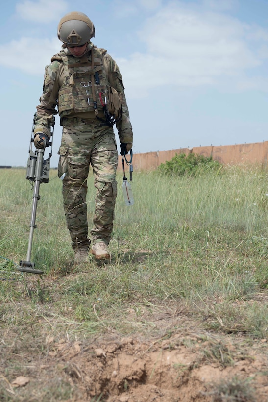 U.S. Air Force Tech. Sgt. David Csizmar, 39th Civil Engineer Squadron explosive ordnance disposal craftsman, scans an area with a mine detector during a training exercise May 17, 2016, at Incirlik Air Base, Turkey. The mine detector confirmed a clear and safe path to a simulated improvised explosive device. (U.S. Air Force photo by Senior Airman John Nieves Camacho/Released)