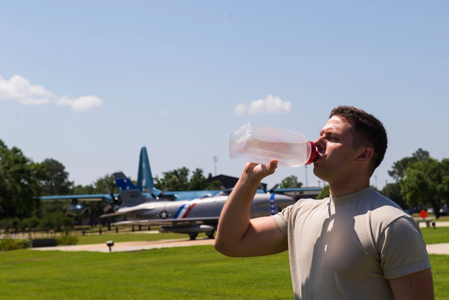 A U.S. Air Force Airman consumes water to stay cool, June 3, 2016, at Moody Air Force Base, Ga. According to the 23d Aerospace Medical Squadron’s bioenvironmental engineering flight, base personnel can combat summer’s adverse heat conditions by drinking at least eight cups of water per day and increasing water intake during sun exposure, even when not thirsty. (U.S. Air Force photo by Airman 1st Class Greg Nash/Released) 