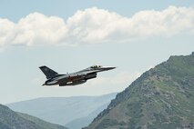 The 4th Fighter Squadron Fightin' Fujins flew a fini flight May 31 at Hill Air Force Base, Utah. A fini flight signifies a final flight and was significant for many Fujins as they transition to the F-35A Lightning II. The 4th FS is one of three squadrons in the 388th Fighter Wing. All of the squadrons will eventually transition to flying the F-35 and the wing is expected to reach full operational capability with 78 jets in 2019. (Air Force photo by R. Nial Bradshaw) 
