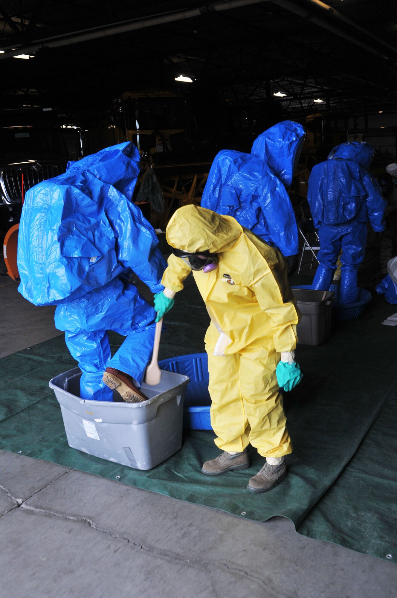 Staff Sgt. Shirley Woods decontaminates Tech. Sgt. Lee Dresch in the decontamination line during a Hazardous Waste Operations and Emergency Response (HAZWOPER) class at the 120th Airlift Wing in Great Falls Mont. May 20, 2016. The 120th AW offers an annual 40 hour course and an 8 hour refresher course annually. (U.S. Air National Guard photo/Senior Master Sgt. Eric Peterson)  