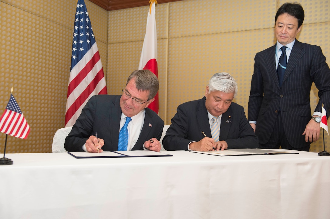 Defense Secretary Ash Carter signs a reciprocal defense agreement with Japanese Defense Minister Gen Nakatani in Singapore, June 4, 2016. DoD photo by Navy Petty Officer 1st Class Tim D. Godbee