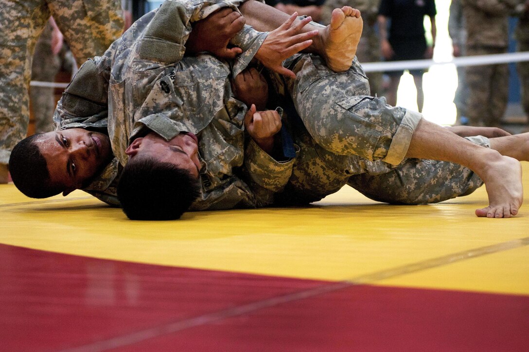 Army Sgt. Steve Benjamin, right, competes against Army Sgt. Janjan Quinonola during the All American Week 2016 Combatives Tournament at Fort Bragg, N.C., May 24, 2016. Benjamin is a mechanic assigned to the 82nd Airborne Division’s Sustainment Brigade, and Quinonola is a petroleum supply specialist assigned to the 1st Brigade Combat Team. Army photo by Staff Sgt. Adam C. Keith