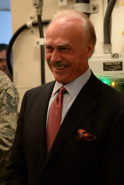 Robert “Rocky” Bleier, a Vietnam veteran and former Pittsburg Steelers football player, visited with Airmen from Minot Air Force Base, N.D., May 26, 2016. Bleier visited many Minot AFB facilities, signed autographs and shared stories with Airmen from the football fields of America to the battle fields of Vietnam. (U.S. Air Force photo/Airman 1st Class Jessica Weissman)