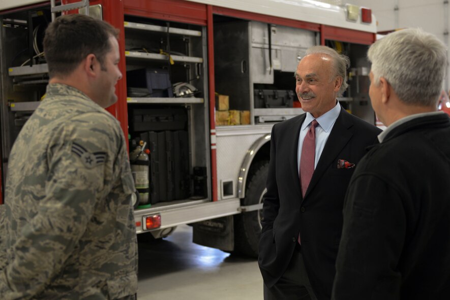 Robert “Rocky” Bleier, a Vietnam veteran and former Pittsburg Steelers football player, visited the Fire Department of the 5th Civil Engineer Squadron at Minot Air Force Base, N.D., May 26, 2016. Bleier operated the fire nozzle used to put out air craft fires on the flight line. (U.S. Air Force photo/Airman 1st Class Jessica Weissman)