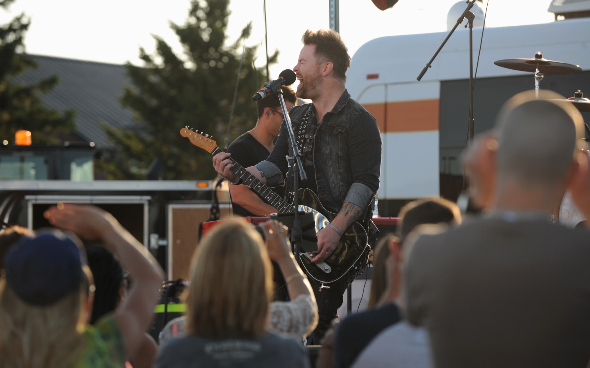 David Cook, center, winner of season seven of American Idol, performs a free concert for Airmen and their families at the Dakota’s Club at Ellsworth Air Force Base, S.D., June 3, 2016. Cook said his tour was a way for him and his band to show their appreciation to U.S. servicemembers for the sacrifices they make. (U.S. Air Force photo by Airman 1st Class Denise M. Nevins/Released)