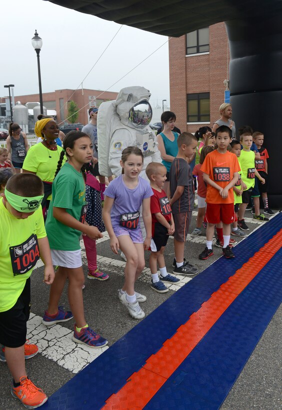 Children from the Hampton Roads community line up with an astronaut in preparation for the NASA Langley Research Center Moonwalk and Run 5K at NASA LaRC, Va., June 4, 2016. LaRC Kids ran a one-mile course before cheering on family members who participated in the 5K. (U.S. Air Force photo by Staff Sgt. Teresa J. Cleveland)