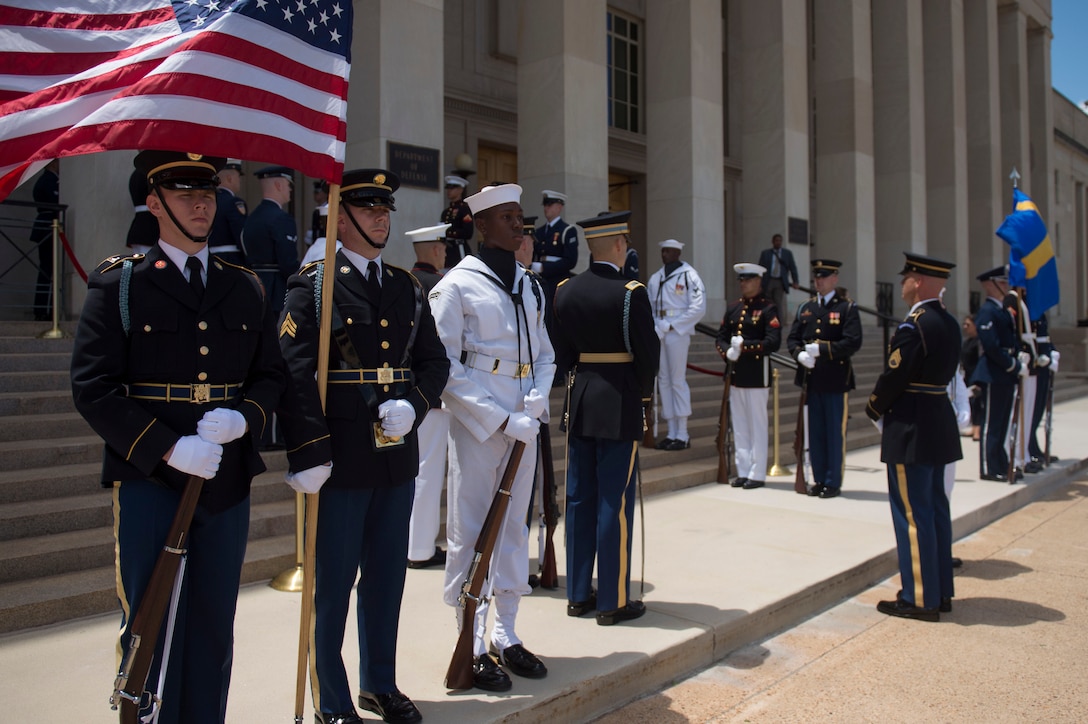 An honor guard stands ready for Deputy Defense Secretary Bob Work to host an honor cordon for Swedish Defense Minister Peter Hultqvist at the Pentagon, June 9, 2016, before the two defense leaders discussed matters of mutural importance. During the visit, Defense Secretary Ash Carter and Hultqvist signed a statement of intent between the United States of America and Sweden. DoD photo by Air Force Senior Master Sgt. Adrian Cadiz
