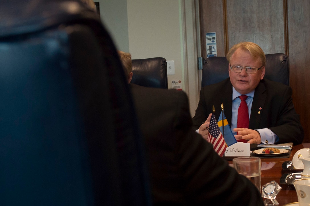 Swedish Defense Minister Peter Hultqvist, right, meets with Deputy Defense Secretary, left foreground, at the Pentagon, June 8, 2016. DoD photo by Air Force Senior Master Sgt. Adrian Cadiz