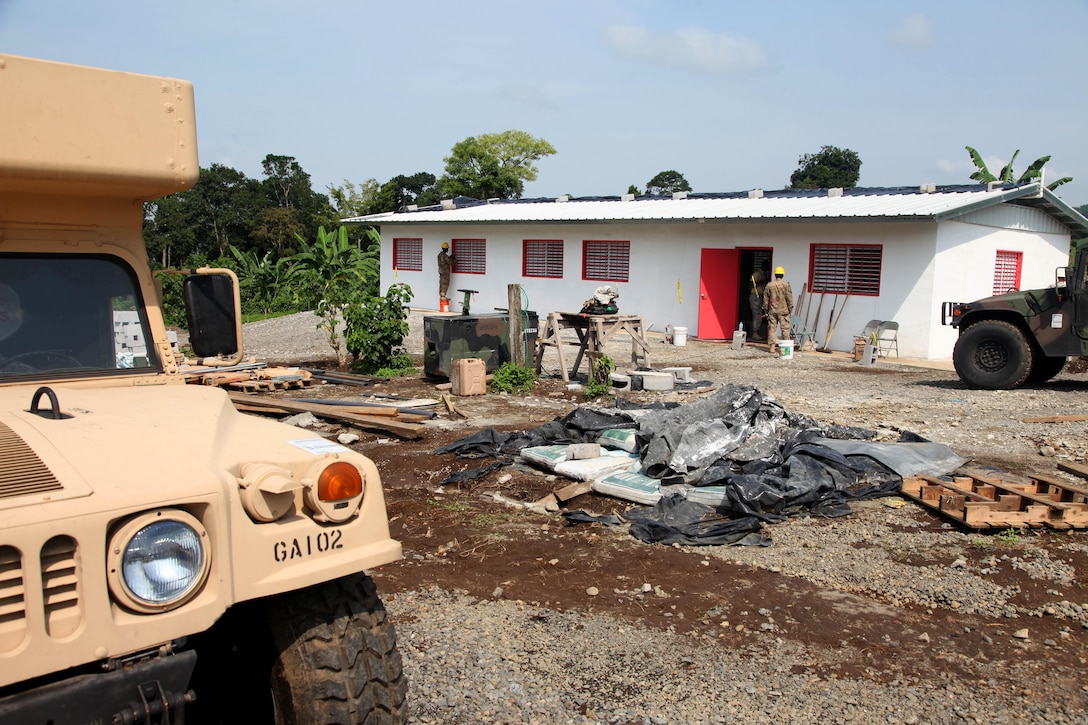 Army soldiers build a new school for Guatemalan children during Beyond the Horizon 2016 in Tocache, Guatemala, June 2, 2016. Army photo by Spc. Tamara Cummings 