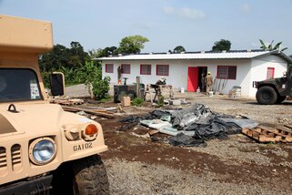 Army soldiers build a new school for Guatemalan children during Beyond the Horizon 2016 in Tocache, Guatemala, June 2, 2016. Army photo by Spc. Tamara Cummings 