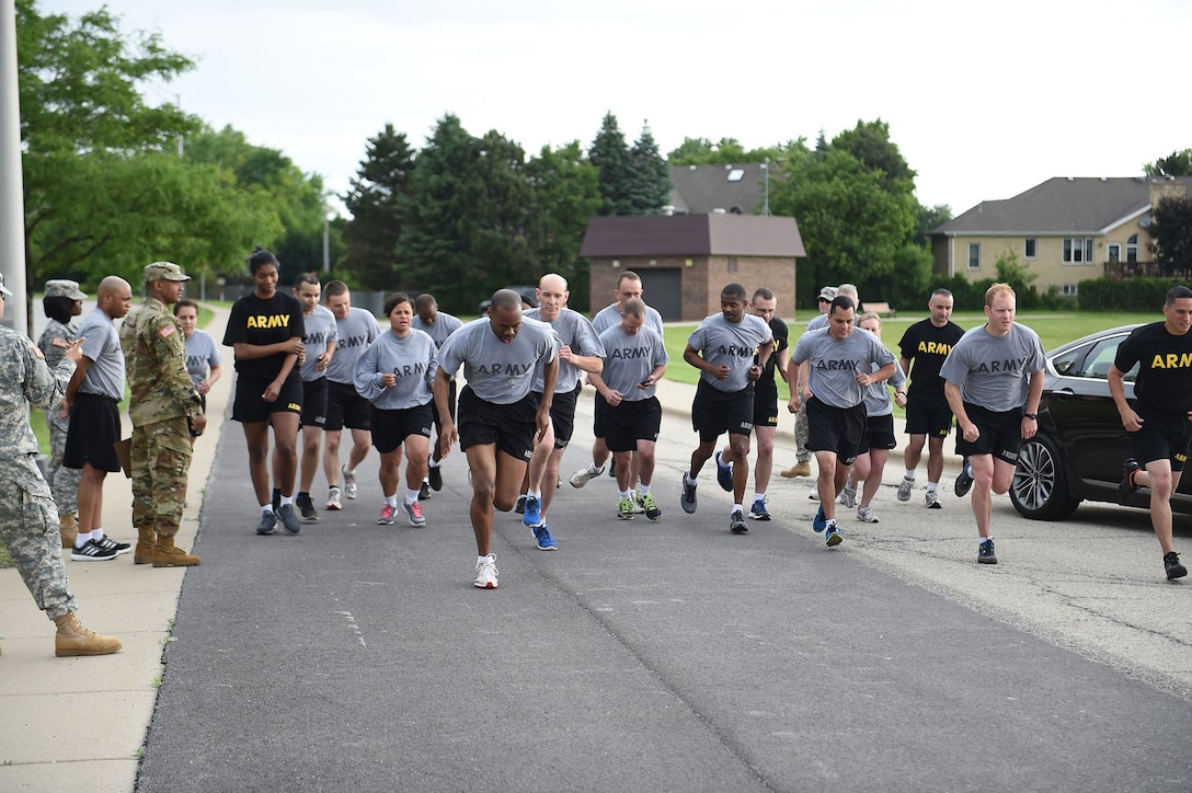 Soldiers assigned to the 85th Support Command start their two mile run portion of the Army Physical Fitness Test during the weekend battle assembly, June 4th, 2016.
(Photo by Spc. David Lietz)