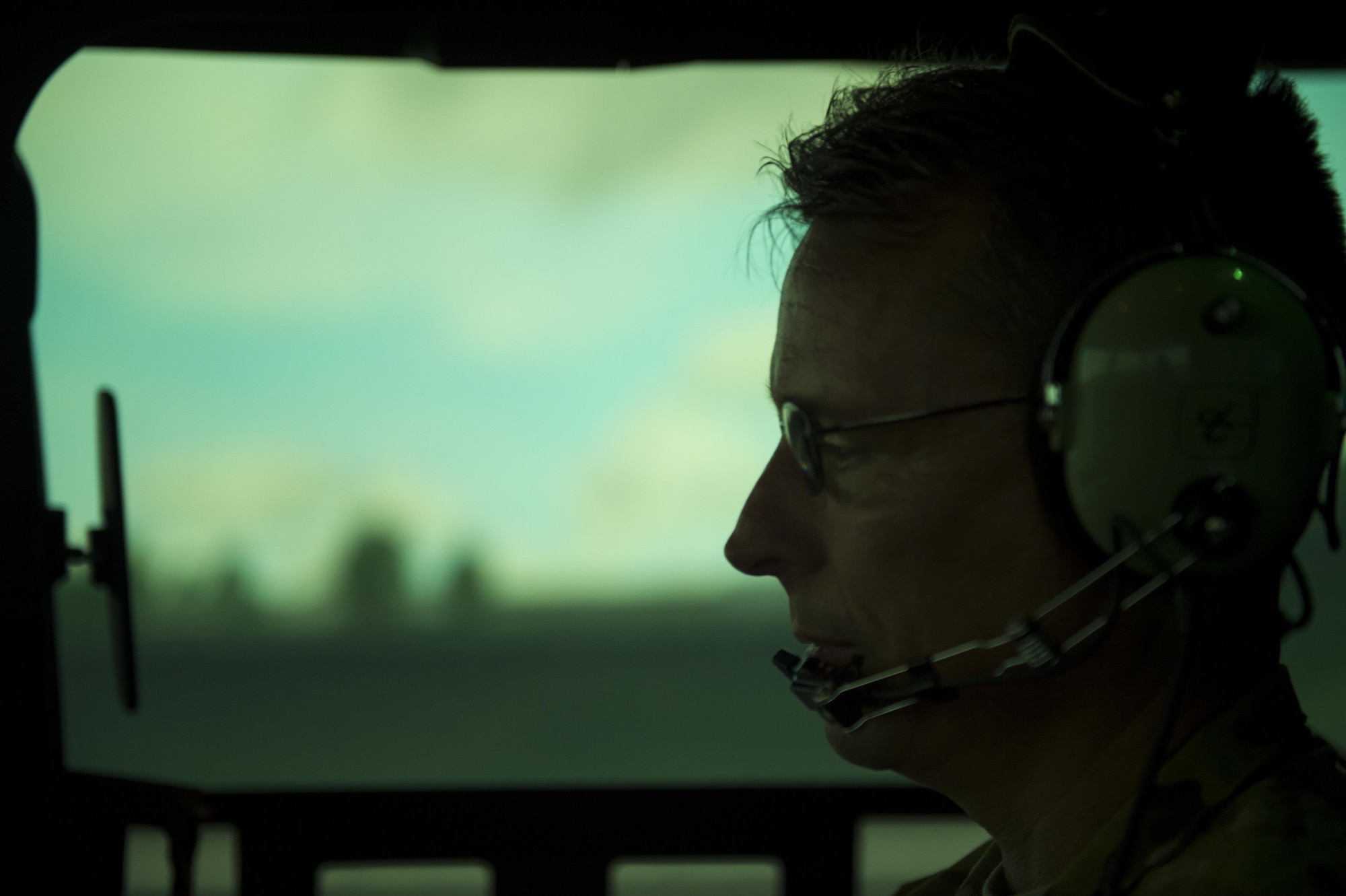 Col. Tom Palenske, vice commander of the 1st Special Operations Wing, flies a CV-22 Osprey training simulator at Hurlburt Field, Fla., June 8, 2016. Palenske took command of the 1st SOW during a change of command ceremony here, June 10, 2016. (U.S. Air Force Photo by Airman 1st Class Kai White)