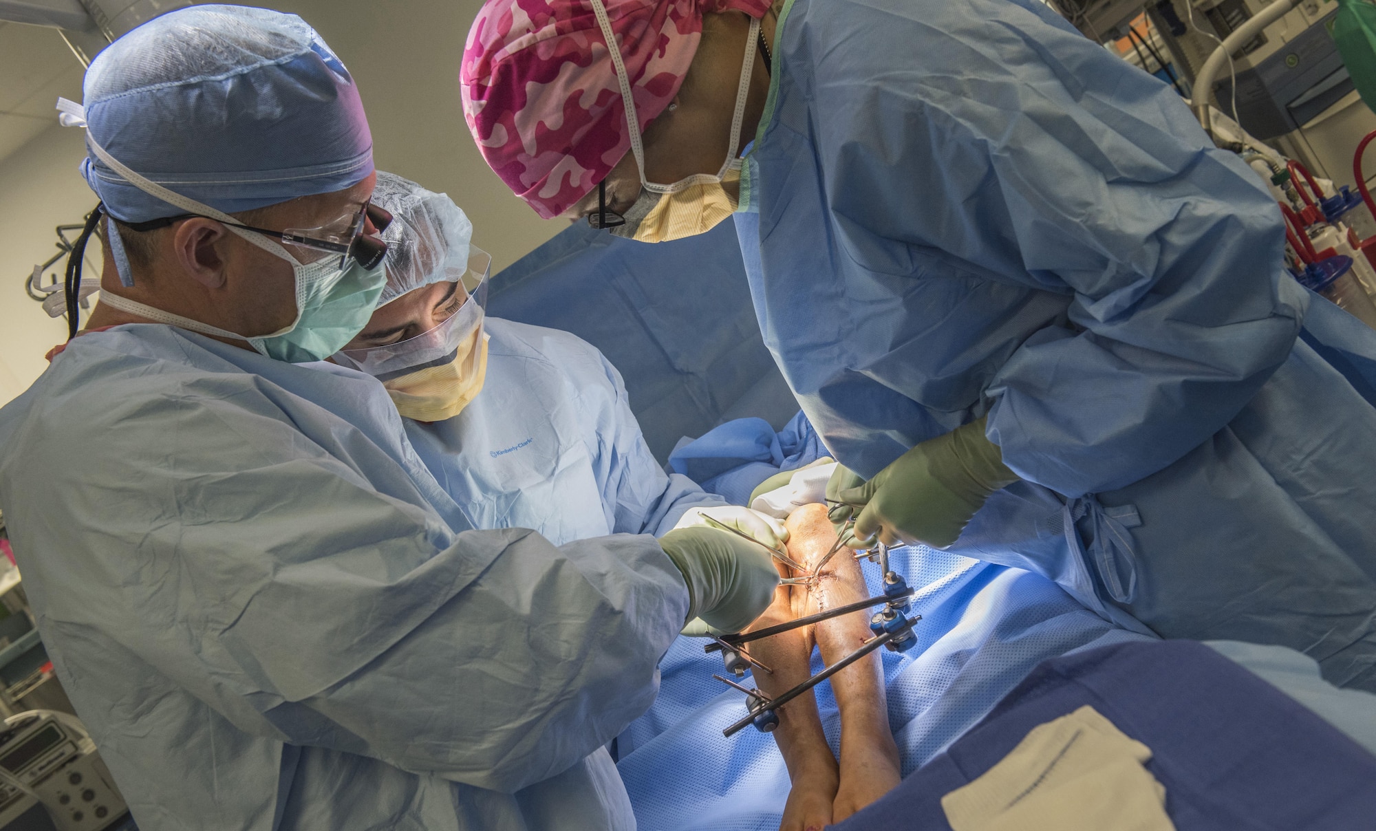 Surgeons work together to save the leg of an Afghan patient, June 10, 2016 at Craig-Joint Theater Hospital, Bagram Airfield, Afghanistan. Multiple surgeons from different specialties have come together in an effort to repair the patient’s leg after suffering a gun-shot wound that threatened to take her leg. (U.S. Air Force photo by Tech. Sgt. Tyrona Lawson)