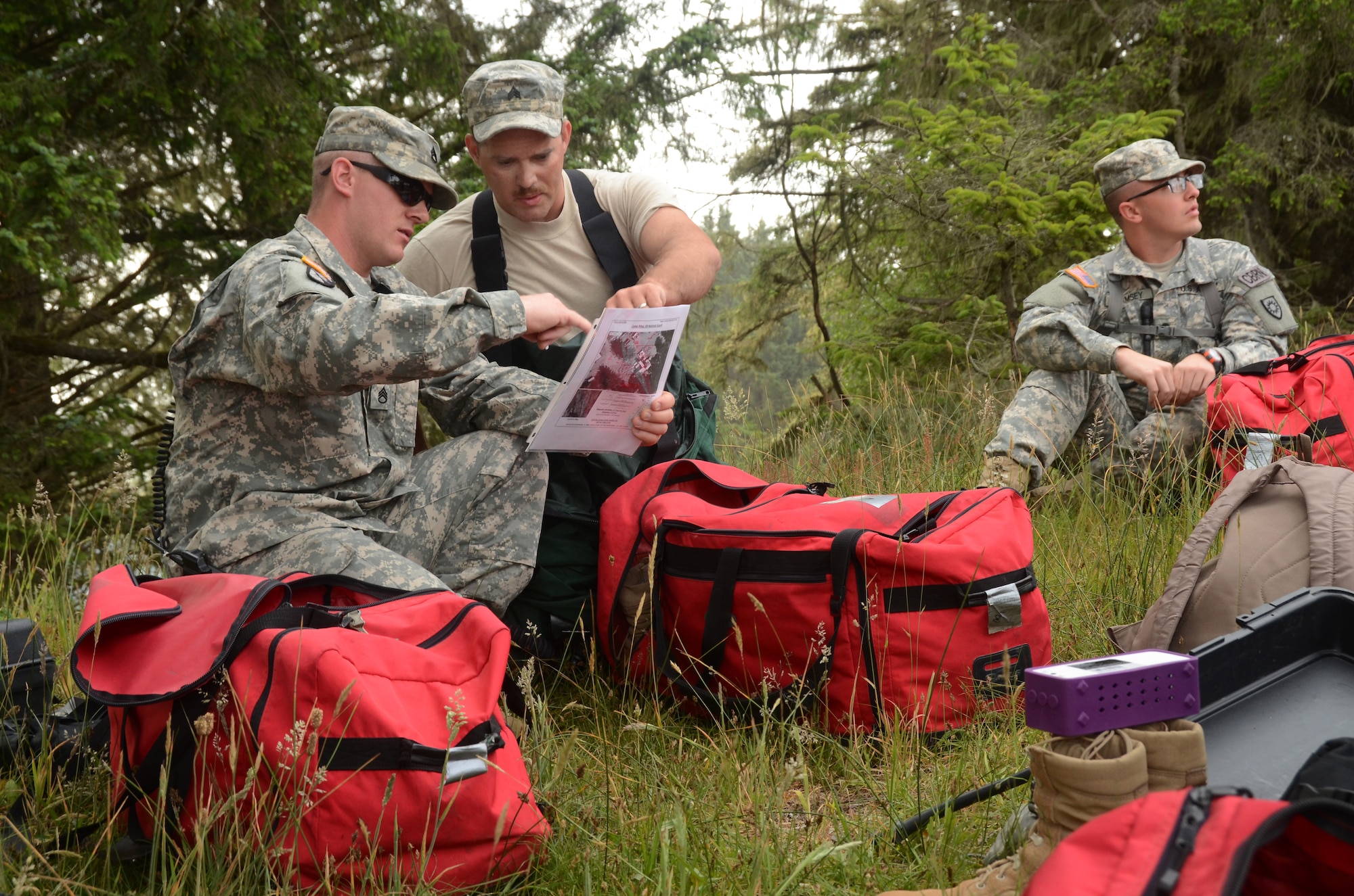 The CBRNE Enhanced Force Response Force Package (CERFP) members from the Oregon and Kentucky National Guard train together during the Cascadia Rising exercise at Camp Rilea, Warrenton, Ore., June 8, 2016. Cascadia Rising scenario is a 9.0 magnitude earthquake along the Cascadia Subduction Zone (CSZ) resulting in a tsunami, testing first responders, emergency management and public safety officials in the Pacific Northwest. (U.S. Air National Guard photo by Tech. Sgt. John Hughel, 142nd Fighter Wing Public Affairs/Released) 