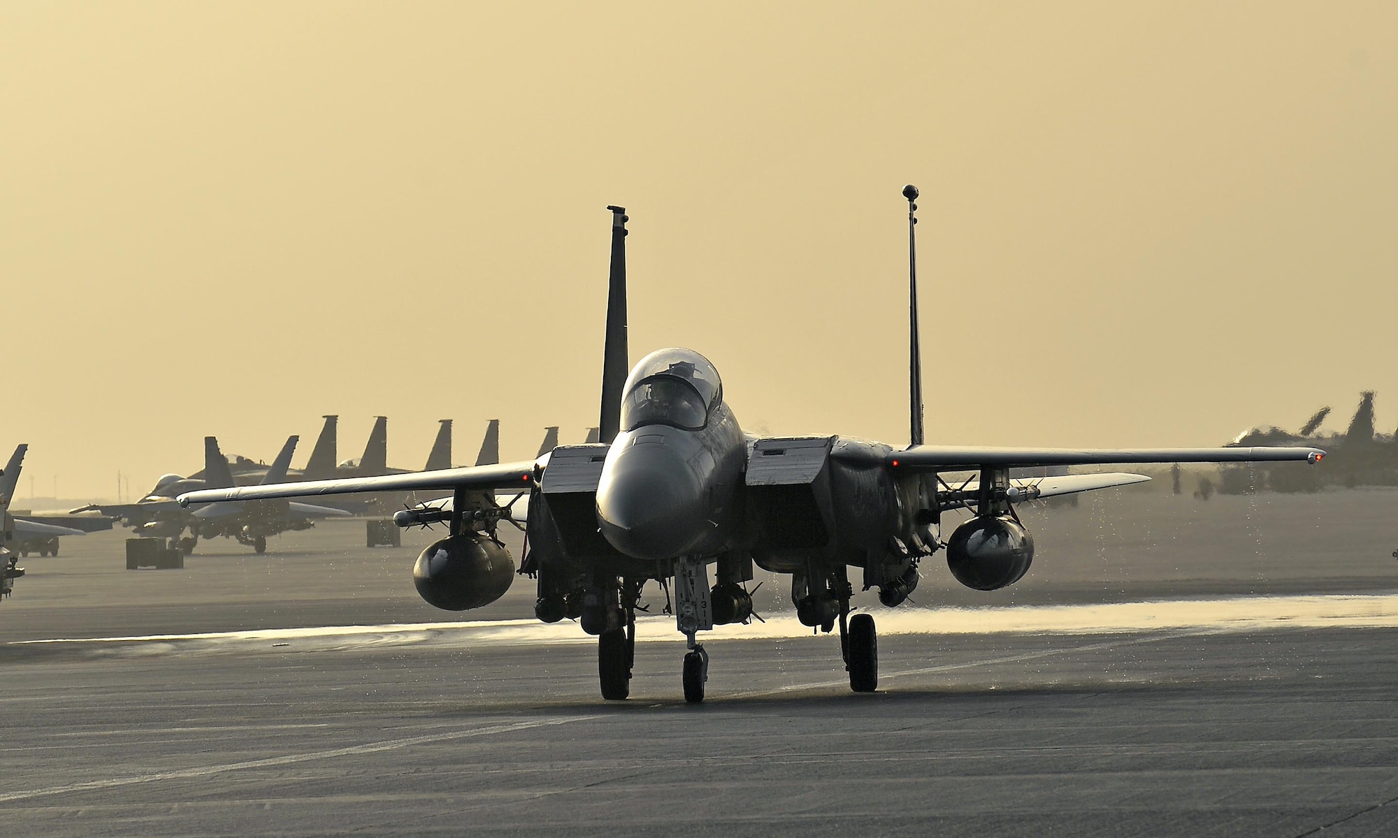 An F-15 taxis on the flight line in an undisclosed location in Southwest Asia. (U.S. Air Force photo by Tech Sgt. Jeff Andrejcik)