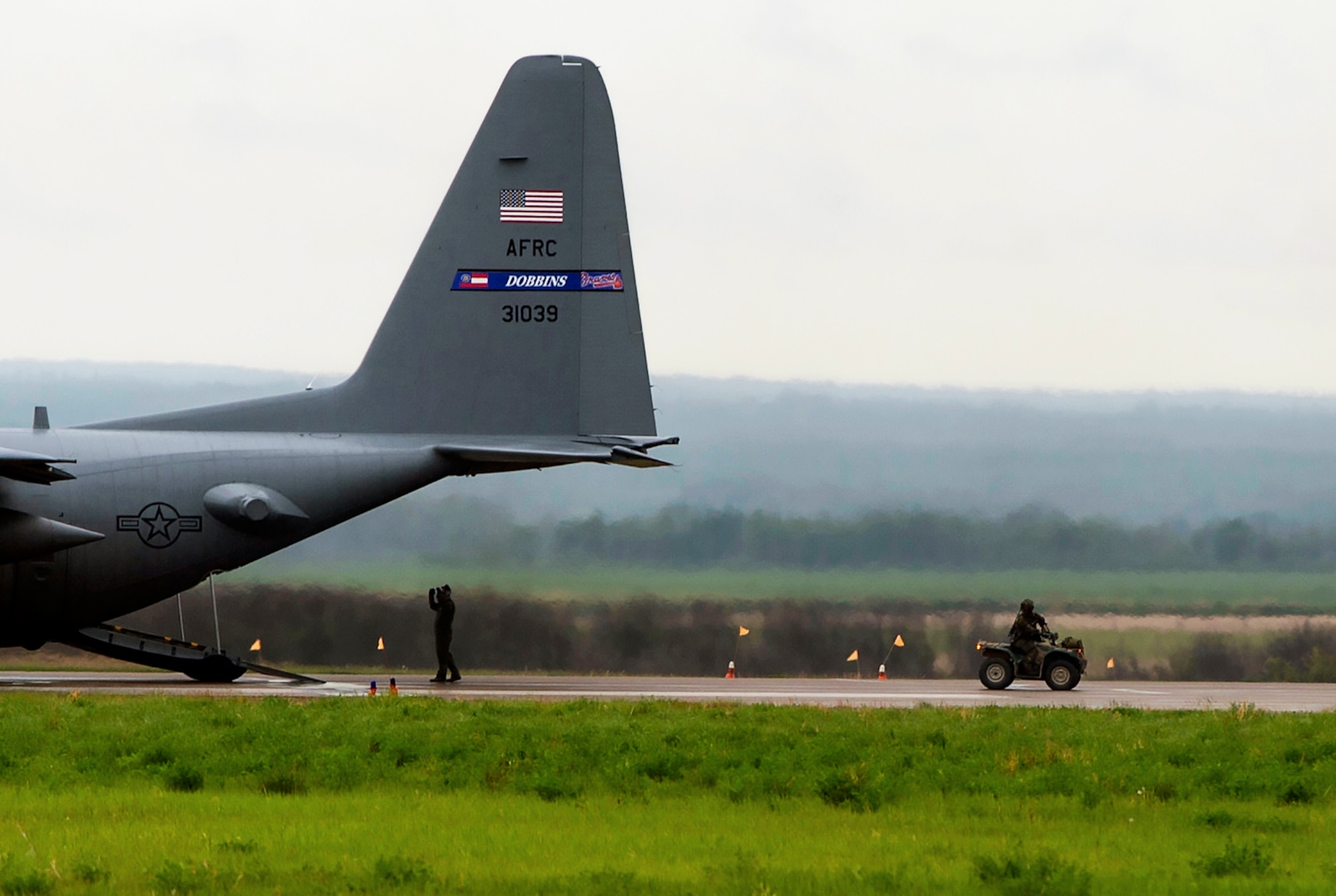 German special forces paratroopers participate in tactical equipment unload from a 94th Airlift Wing C-130 Hercules at Meadow Lake Airstrip in Cold Lake, Alberta, Canada, on June 3, 2016 during Maple Flag 49. The international exercise prepared allied forces for tactical global operations, while fostering multi-national coordination and cooperation. (Royal Canadian Army photo/Cpl. Manuela Berger)