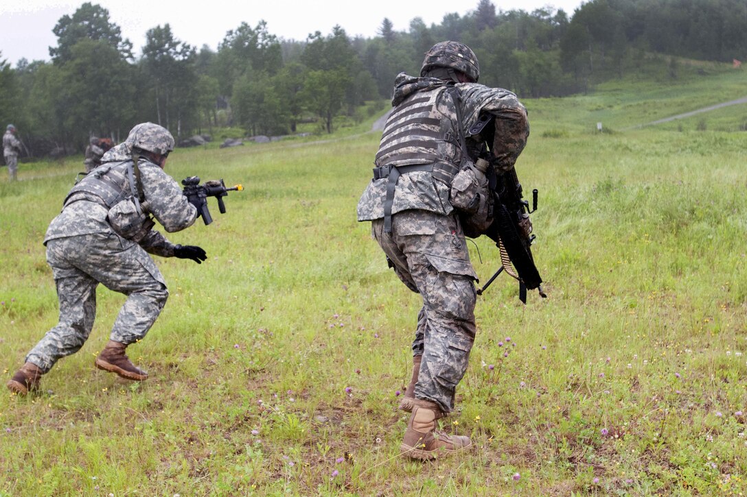 Army Spcs. David Murphy, left, and Patrick Whitton participate in a fire team movement-to-contact exercise at Camp Ethan Allen training site in Jericho, Vt., June 9, 2016. Murphy and Whitton are infantrymen assigned to the Vermont National Guard’s Company B, 3rd Battalion, 172nd Infantry Regiment, 86th Infantry Brigade Combat Team, Mountain. Army National Guard photo by Spc. Avery Cunningham