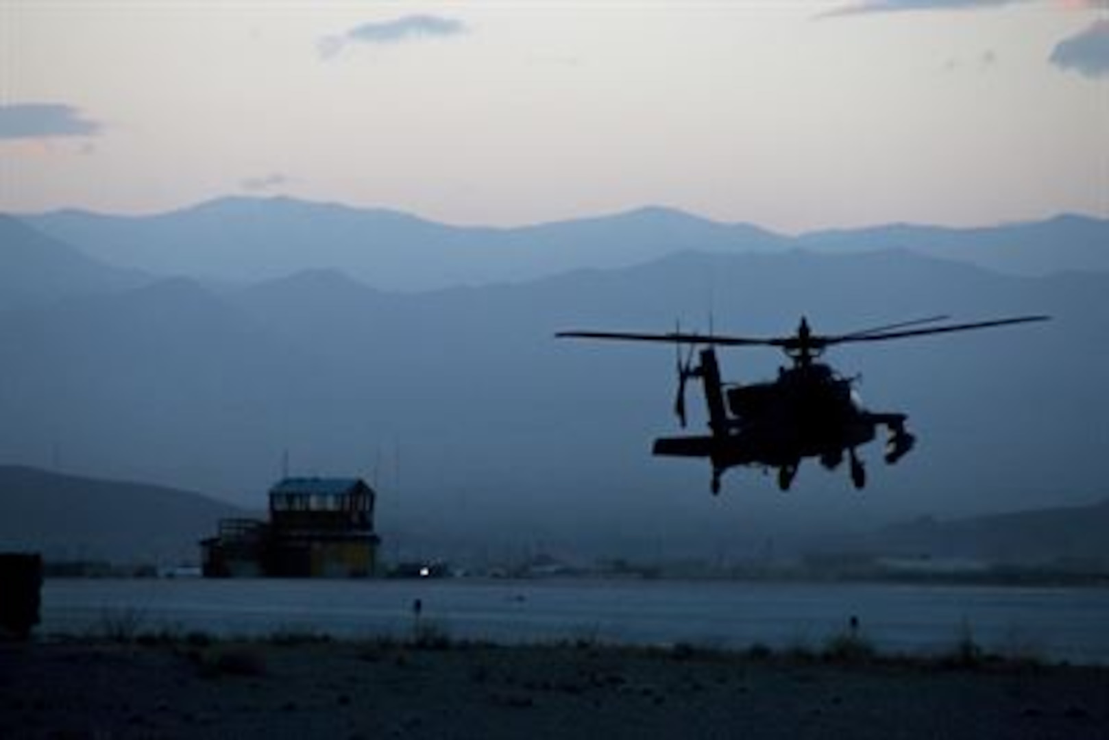 A U.S. Army AH-64 Apache helicopter from the 3rd Combat Aviation Brigade takes off from Forward Operating Base Dahlke, Afghanistan, May 18, 2016. The 40th CAB sent soldiers, aircraft and equipment to the base in May to support the garrison’s mission to train, advise and assist the Afghan National Army. U.S. Apache helicopters have entered the fight in Iraq against the Islamic State of Iraq and the Levant, Defense Secretary Ash Carter told reporters June 13. 