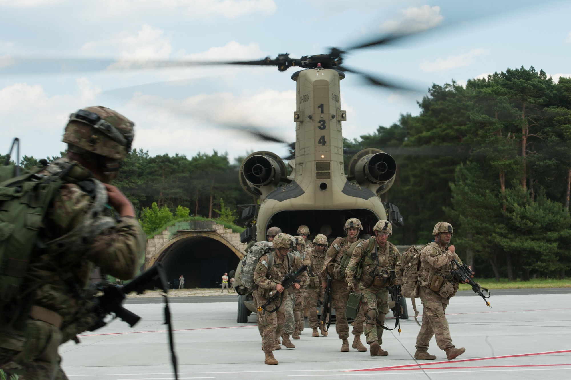 U.S. Soldiers assigned to the 82nd Airborne Division exit a CH-47 Chinook helicopter during Exercise Swift Response 16 at the Bydgoszcz Airport, Poland, June 8, 2016. Exercise SR16 is one of the premier military crisis response training events for multinational airborne forces in the world, the exercise has more than 5,000 participants from 10 NATO nations. (U.S. Air Force photo by Master Sgt. Joseph Swafford/Released)