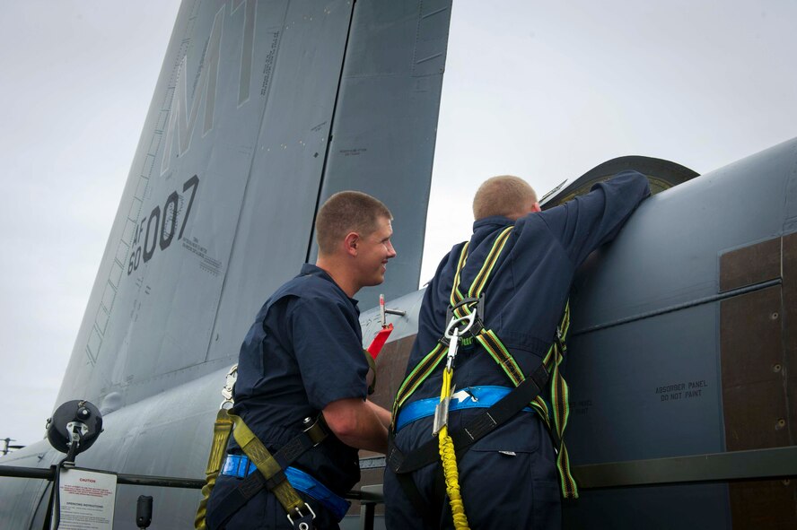 (From right) U.S. Air Force Staff Sgts. Matthew Hardwig and Justin Yochum, 5th Expeditionary Maintenance Squadron aerospace repair and reclamation craftsman and journeyman, place a drag chute into a B-52H Stratofortress at Royal Air Force Fairford, United Kingdom, June 13, 2016, following a Saber Strike 16 mission. When released, the pilot chute pulls free a three-pinned ripcord which deploys the main chute from the deployment bag. Both the deployment bag and canister are removed for repacking of the drag and pilot chute. (U.S. Air Force/Senior Airman Sahara L. Fales)