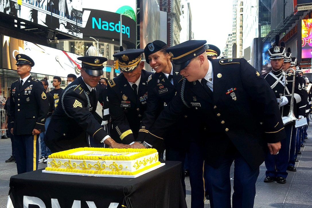 From left, Army Sgt. Alexis Caceres; Lt. Gen. Robert Caslen, U.S. Military Academy superintendent; Warrior Games athlete Capt. Kelly Elmlinger; and Spc. Tanner Scheible cut an Army birthday cake in New York City’s Times Square, June 14, 2016. Army National Guard photo by 1st Sgt. Robert Wolter