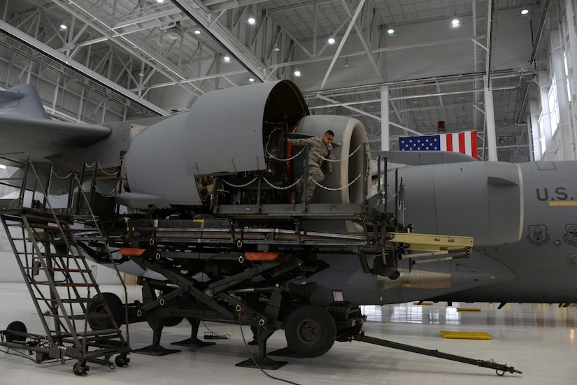 860th AMXS production team ensures C-17 fleet mission ready > Air ...