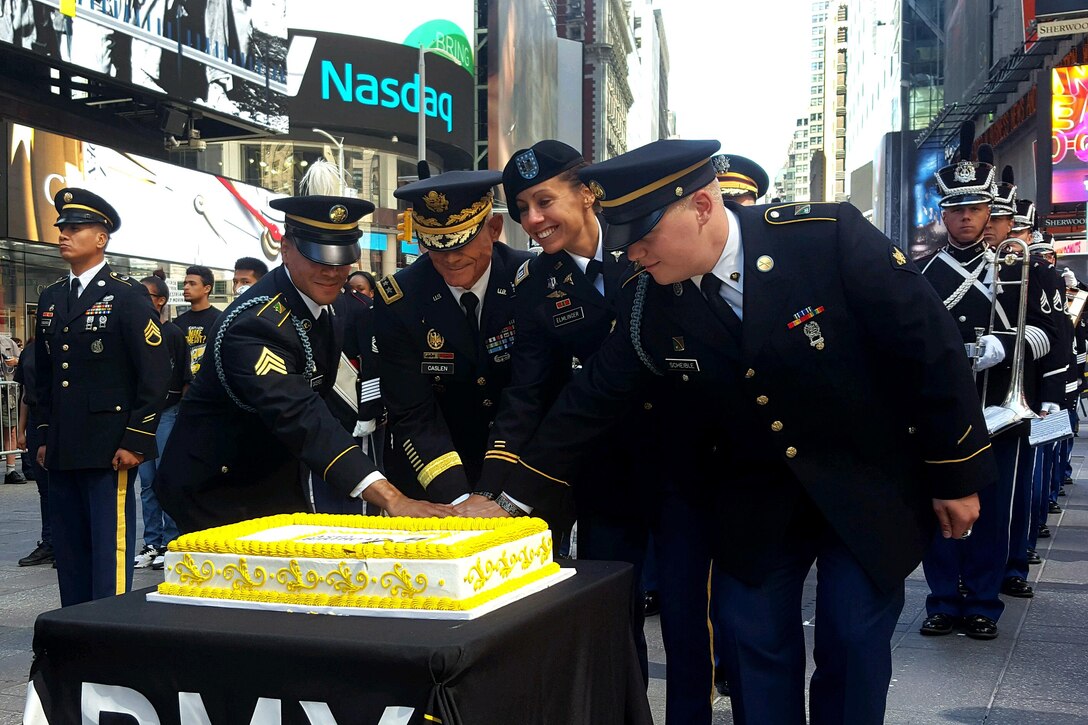 From left, Army Sgt. Alexis Caceres; Lt. Gen. Robert Caslen, U.S. Military Academy superintendent; Warrior Games athlete Capt. Kelly Elmlinger; and Spc. Tanner Scheible cut an Army birthday cake in New York City’s Times Square, June 14, 2016. Army National Guard photo by 1st Sgt. Robert Wolter