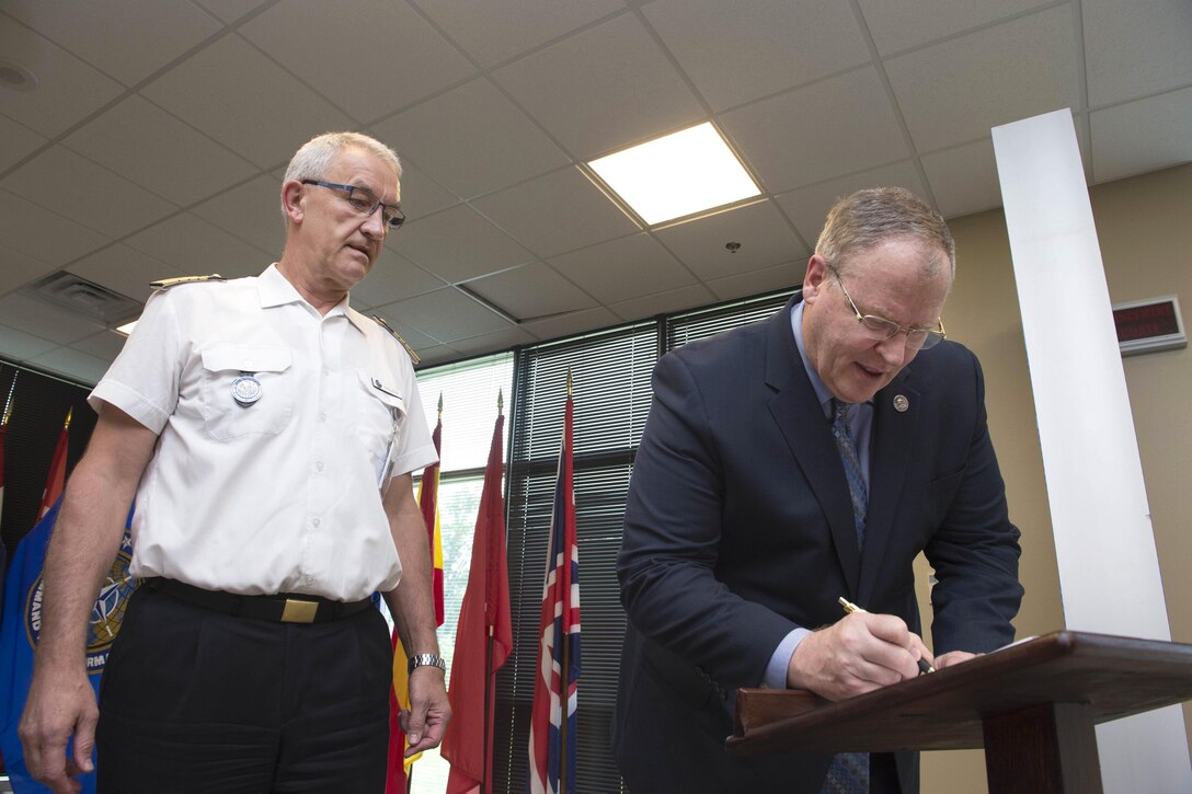 Deputy Defense Secretary Bob Work signs the guest book at NATO Supreme Allied Command Transformation in Norfolk, Va., June 16, 2016. DoD photo by Navy Petty Officer 1st Class Tim D. Godbee