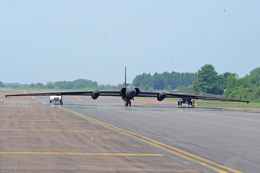 A U-2 Dragon Lady taxis on the flightline June 7, 2016, at Royal Air Force Fairford, Gloucestershire, England. The jet was met by an en route recovery team (ERT) in England to transition aircraft from and to Beale Air Force Base, California, and forward operating locations (FOL). The ERT is used like a pit crew at the midway point in Fairford, ensuring the aircraft are prepared to make it to their next destination. (U.S. Air Force photo by Senior Airman Ramon A. Adelan)