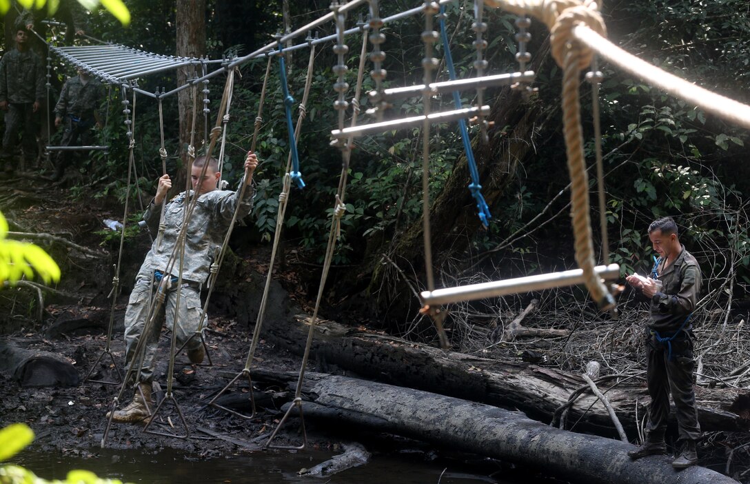 French army Cpl. Rashid, right, an instructor, grades U.S. soldiers at the French jungle warfare school in Gabon, June 7, 2016. Army photo by Sgt. Henrique Luiz de Holleben