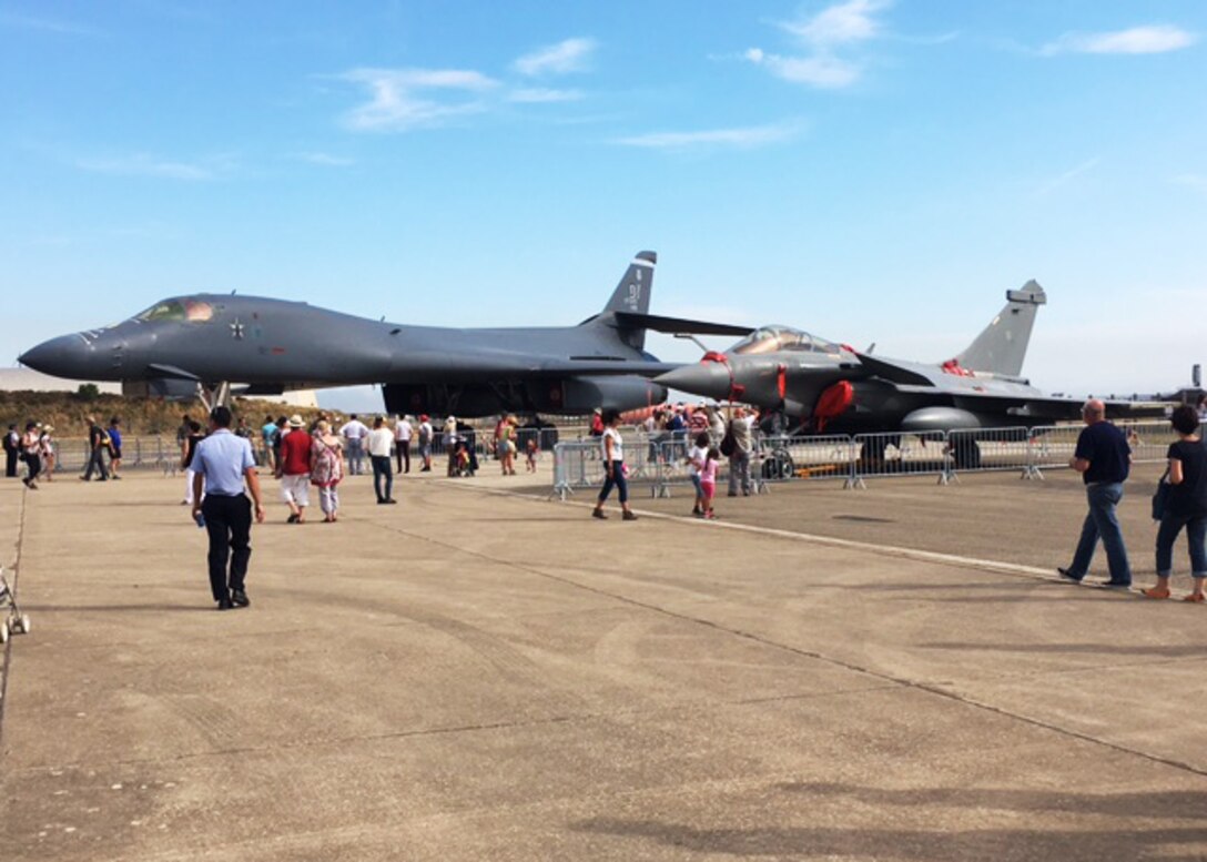 French spectators view a B-1B Lancer and a Dassault Rafale during the Istres Air Show June 5, 2016, at Istres-Le Tubé Air Base, France. It had been more than 15 years since a B-1 was sent to support the French air show. More than 80,000 people attended during open house weekend. (Courtesy photo)
